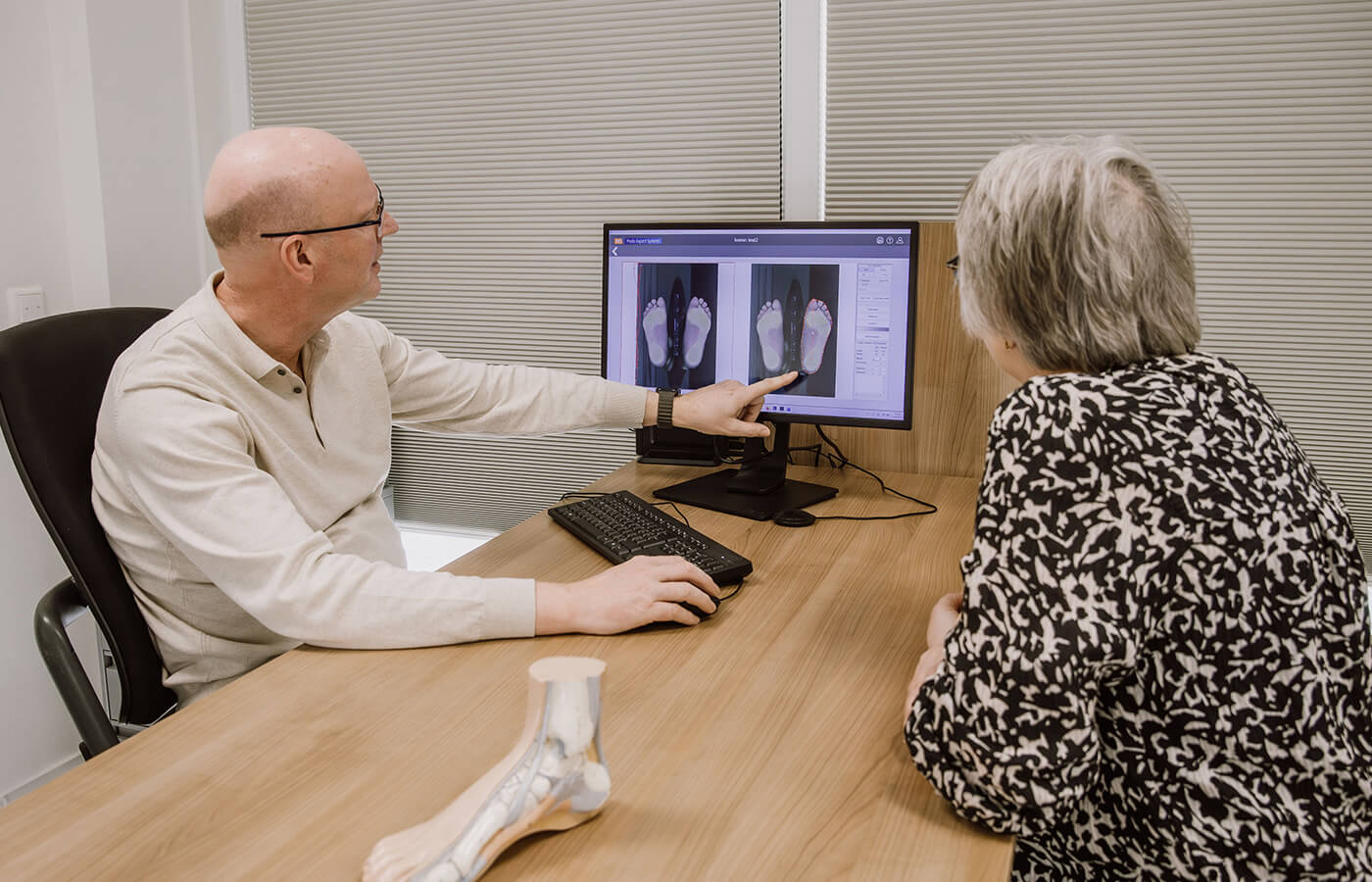 Met welke klachten kunt u naar de (register) podoloog / podotherapeut? Met welke klachten kunt u naar de (register) podoloog / podotherapeut?